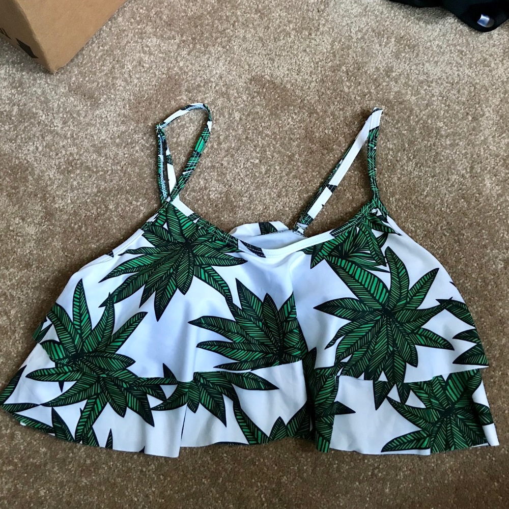 White and Palm print baking top